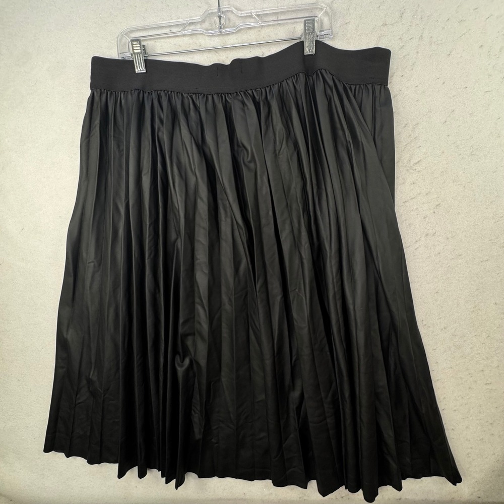 NEW Torrid 3 Faux Leather Pleated Skirt Women 3X Black Edgy Goth Dark Academia